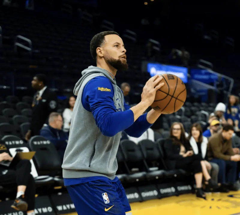 开云官网-科尔：库里的膝盖伤势不严重，但这几天一直有影响