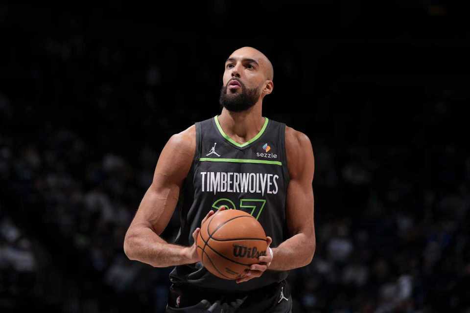 开云电竞-库里华子缺席！森林狼大胜勇士终结5连败升前六 戈贝尔15+17