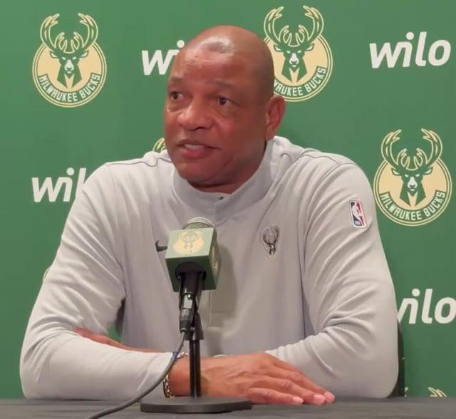 开云棋牌-Doc Rivers摊牌：7个孙辈8岁以下，该去陪他们了